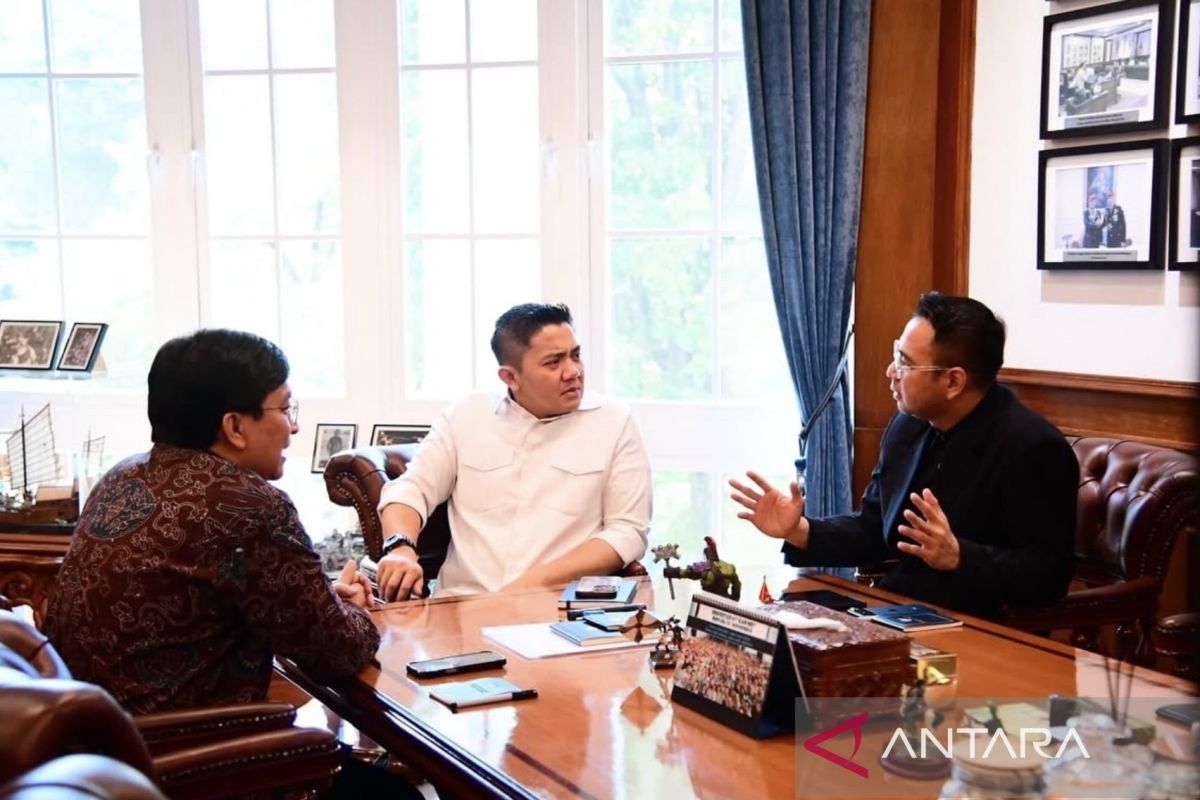 Cabinet Secretary discusses with Yovie-Raffi on making Indonesian language global