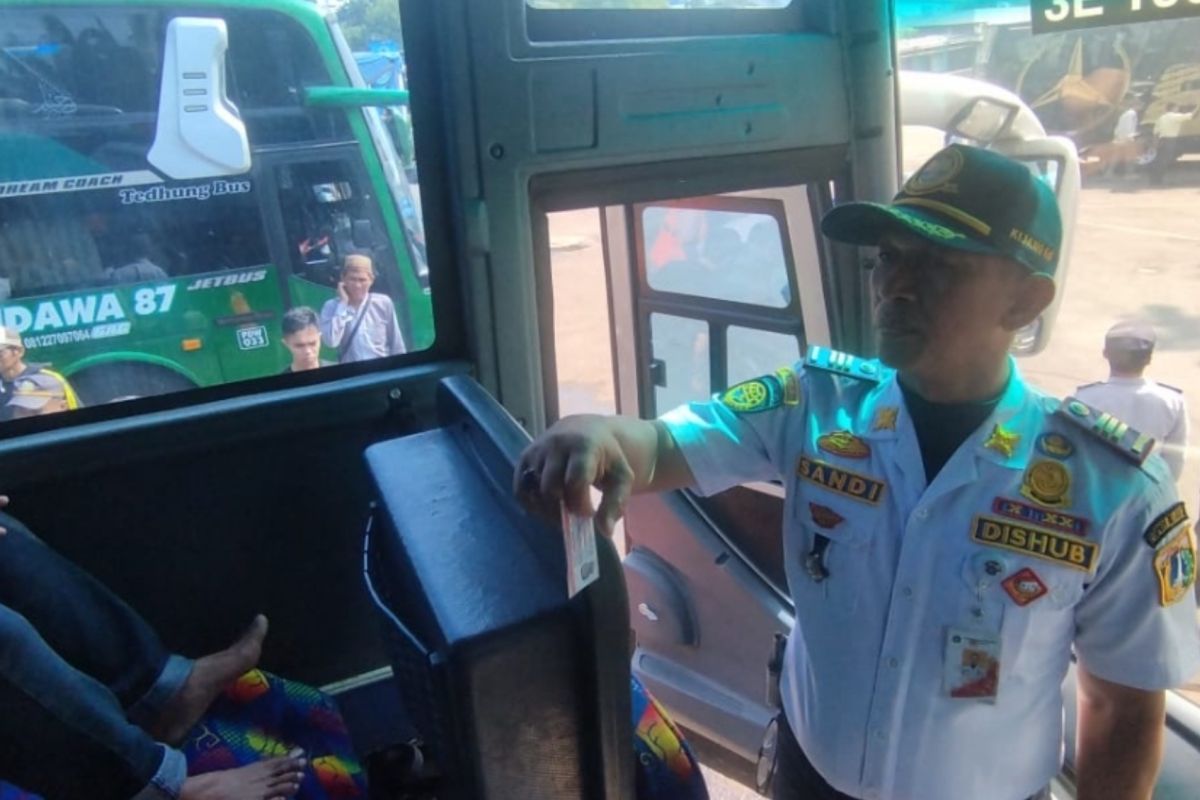 2,496 Passengers Depart from Tanjung Priok Bus Terminal