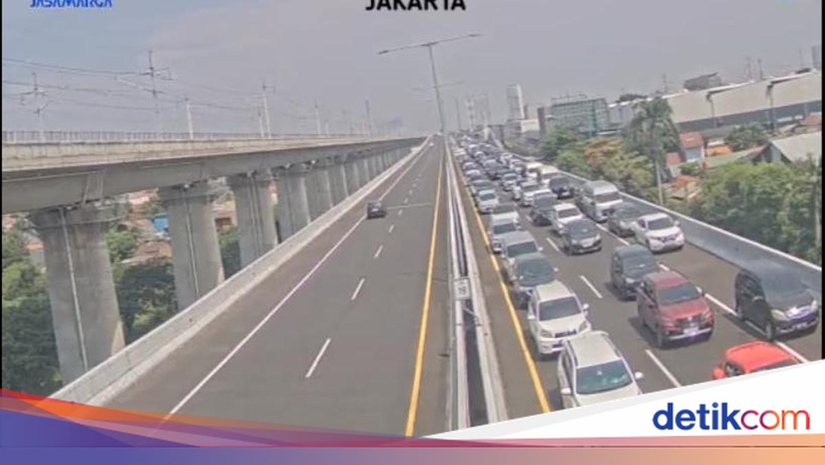 Traffic on MBZ Toll Road to Cikampek Congested This Morning