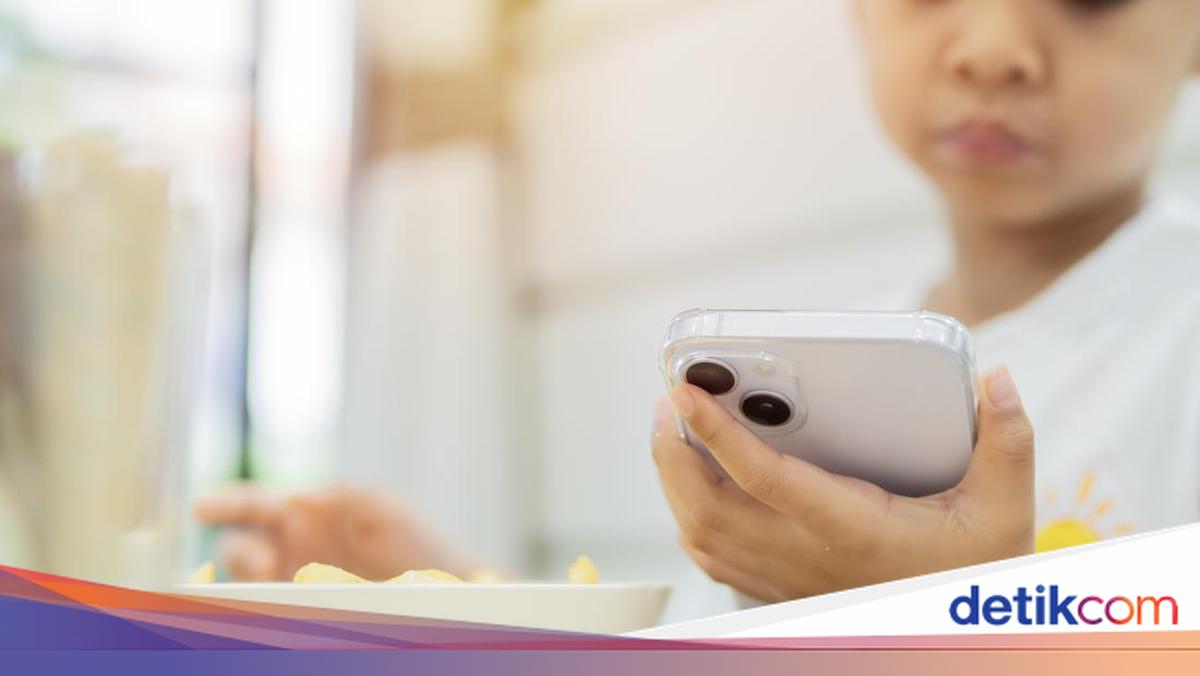 Poland to Ban Children from Using Mobile Phones in Schools Starting 1 September