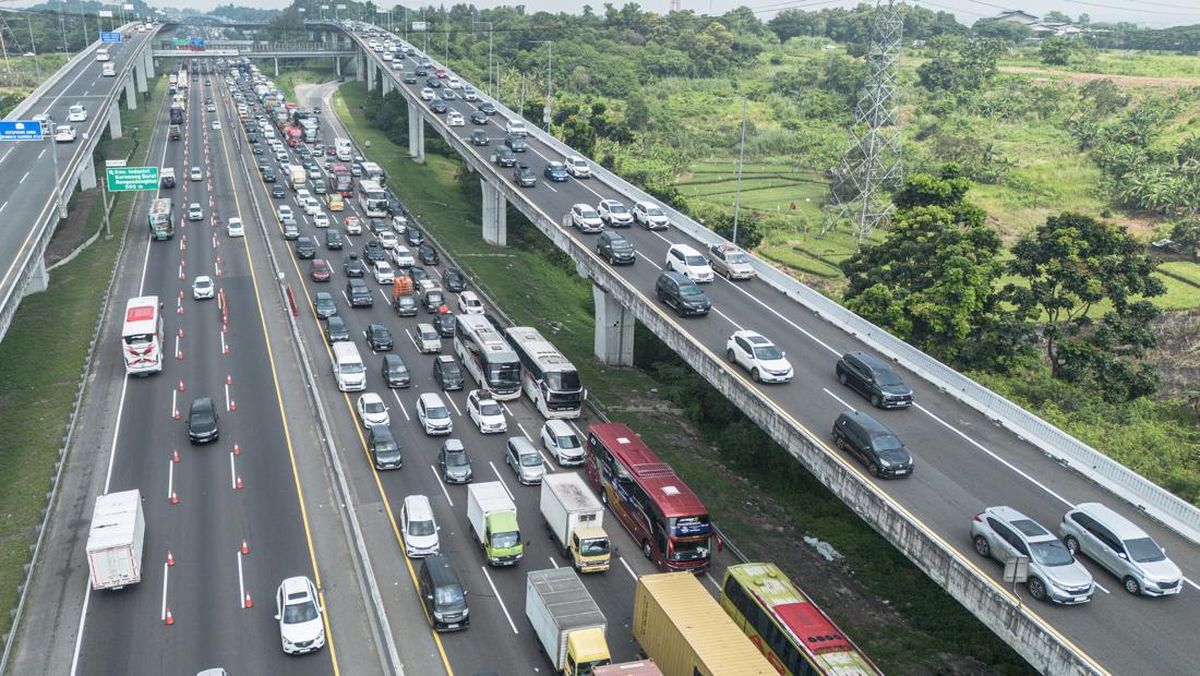 Traffic Congestion on Japek Lower Section at KM 39, MBZ Toll Busy but Smooth This Morning