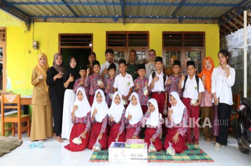 Batang PLTU Provides Health Equipment Aid and 500 PMT Packages to Roban Timur Posyandu