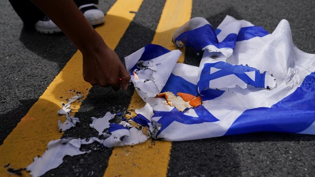 Israeli Defence Minister Resigns, Exposed as the Culprit Behind US-Arab Tensions