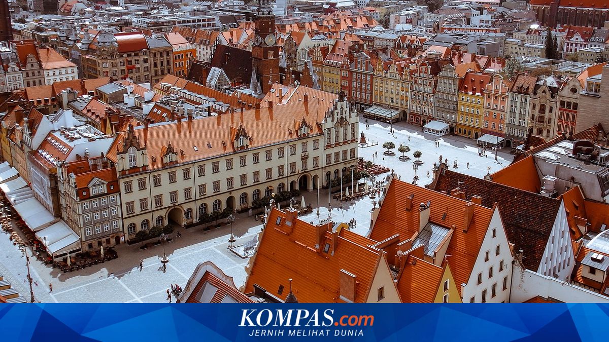 The Story of Poland's Transformation, from Rationing Food to Becoming the World's 20th Largest Economy