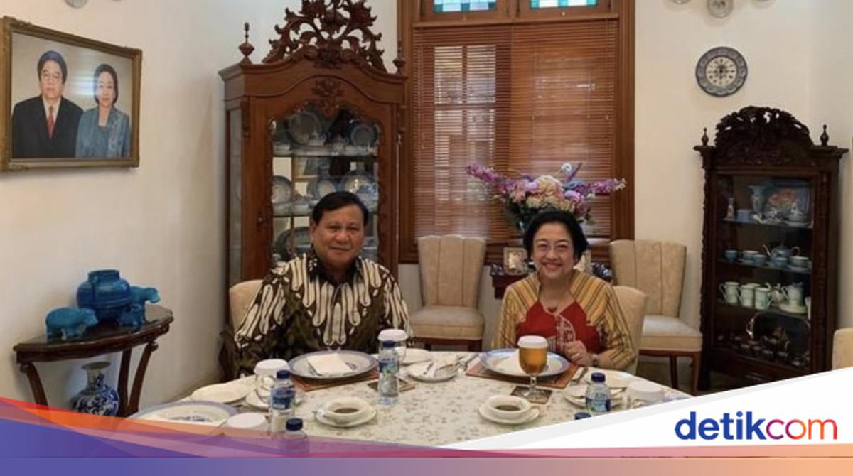 Prabowo Receives Megawati at the Palace