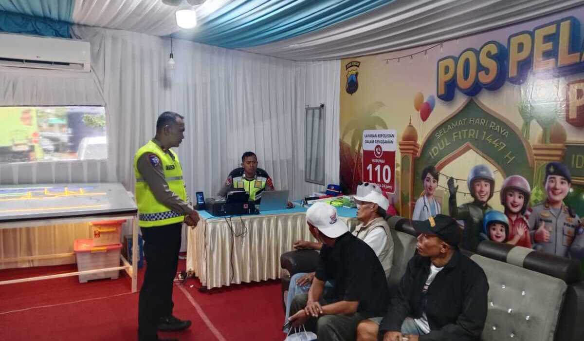 Pekalongan Police Chief Deploys Official Bus to Retrieve 17 Stranded Returnees at Rest Area 338A
