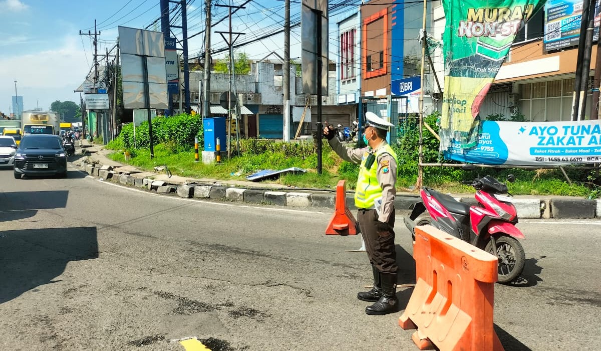 Implementing One-Way Traffic Engineering on Jalan Letjen Sutoyo in Sidoarjo to Ease Congestion