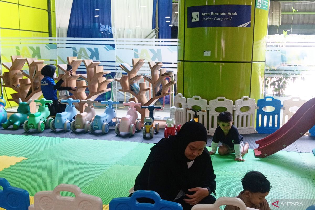 Travellers praise children's play area at Gambir for enhancing comfort