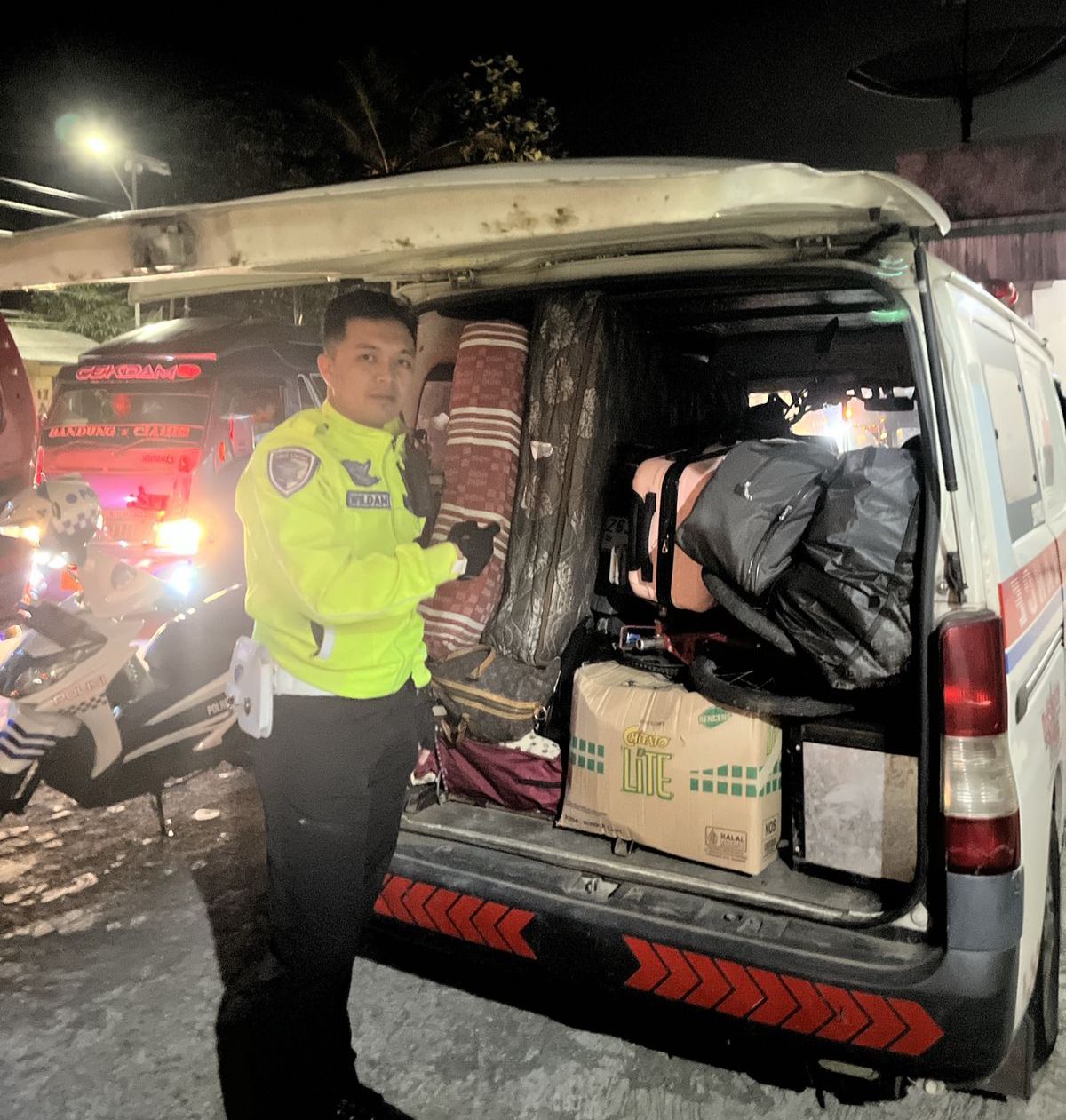 Fake Ambulance Used to Transport Mudik Travellers on Malangbong Route Seized by Garut Police Traffic Unit