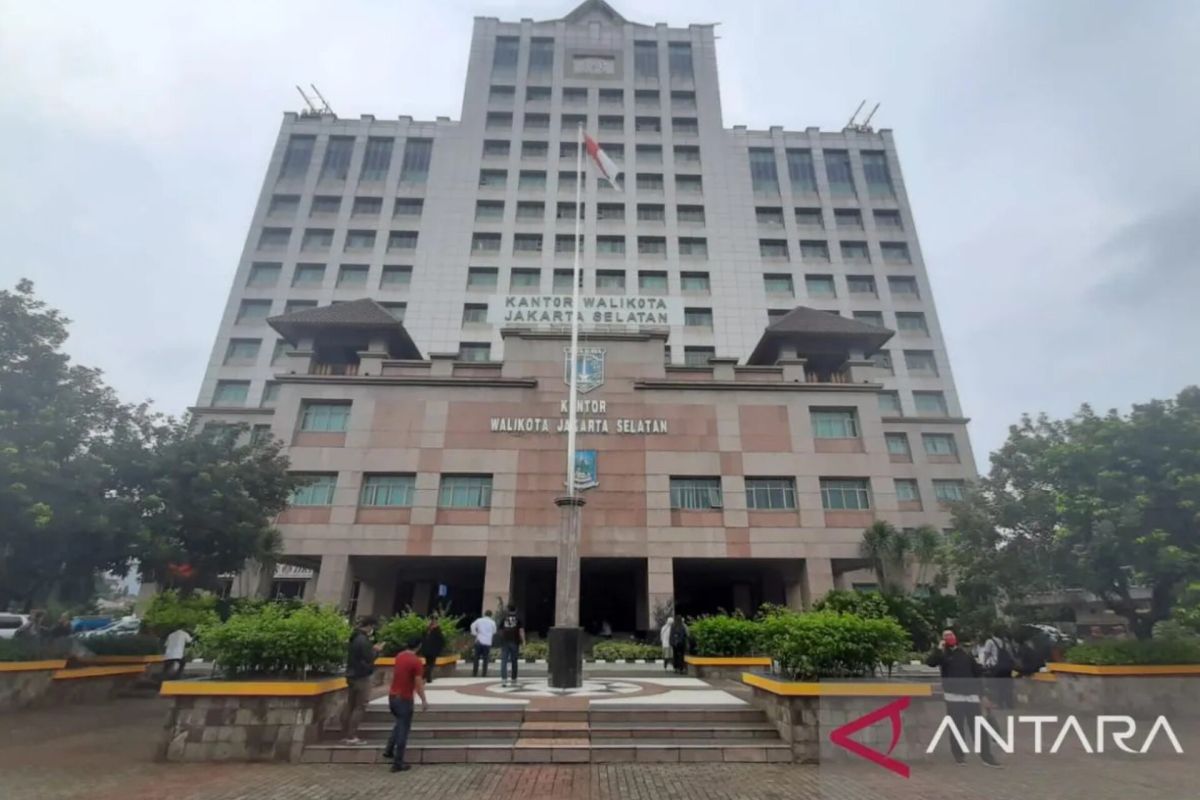 South Jakarta provides vehicle storage facilities for residents travelling home for Eid