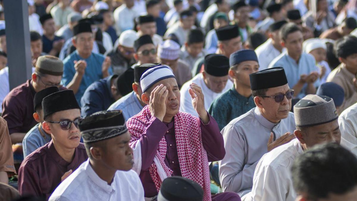 Earlier Than Expected, Several Muslim Communities in Indonesia Begin Eid Celebrations Today