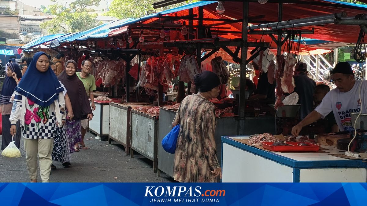Meat Prices Rise Ahead of Eid al-Fitr, Buyers Still Flock to Kramat Jati Market