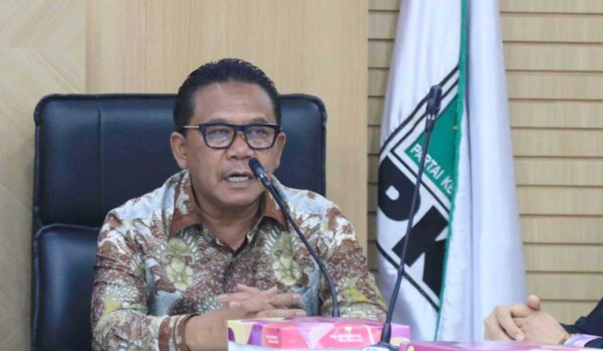 Discussions on Cutting State Officials' Salaries Must Be Accompanied by a National Fiscal Discipline Movement