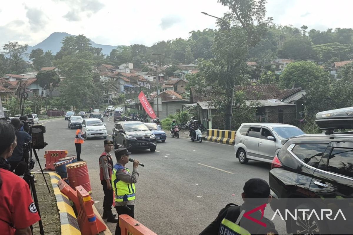 Bandung City Police Intensify Segmental One-Way System to Ease Nagreg Traffic Congestion