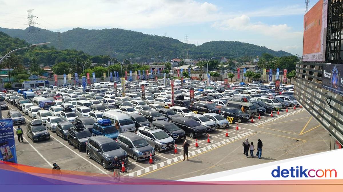 101,000 Vehicles Exit Merak Toll Towards Port in Week Before Eid