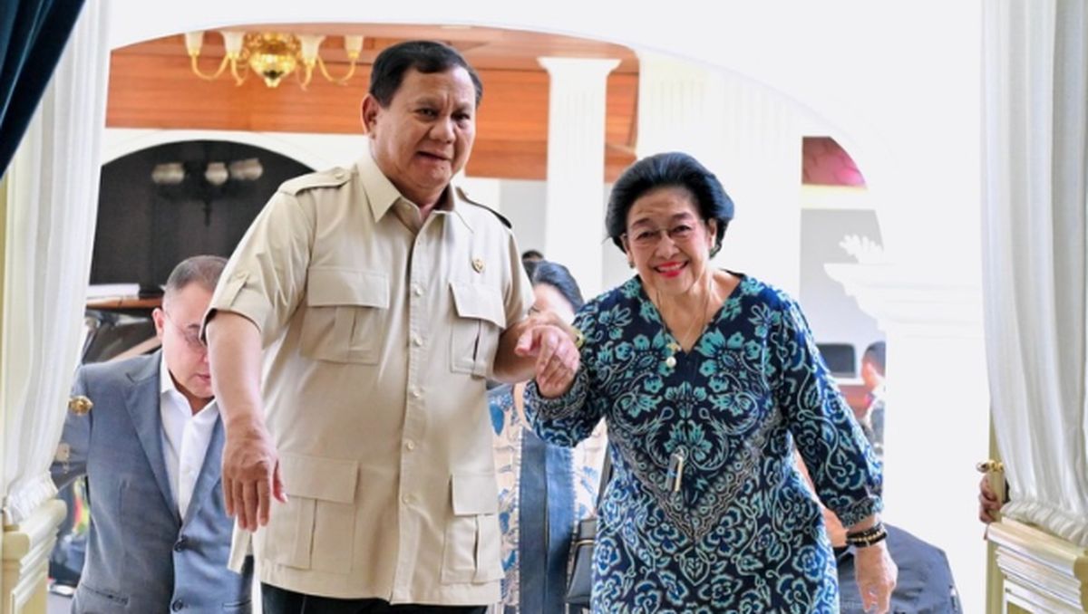 Hasto Reveals Content of Prabowo-Megawati Meeting at Palace Today