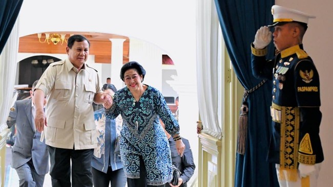 Moment When Prabowo Meets Megawati at Merdeka Palace for Over 2 Hours