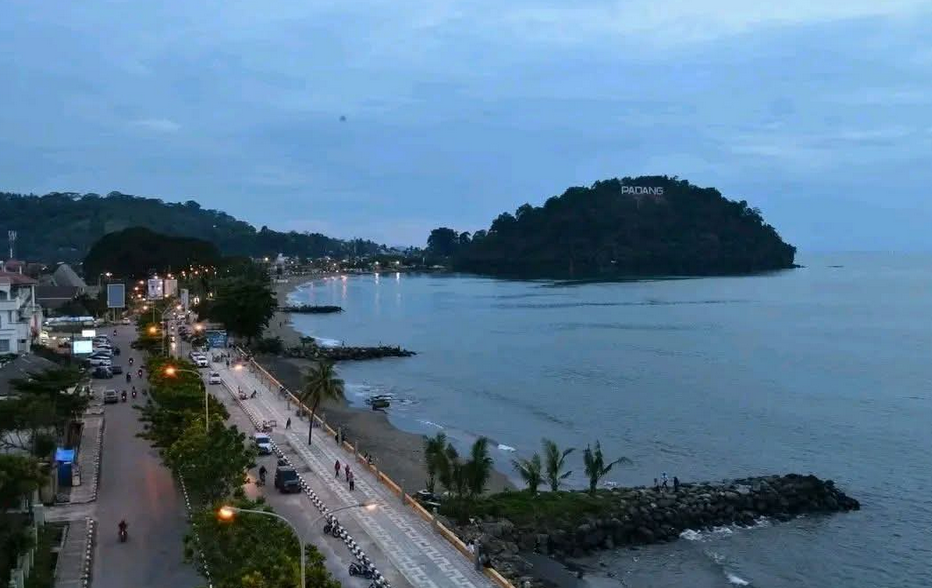 Padang City Traders Overcharging Tourists Face Severe Sanctions