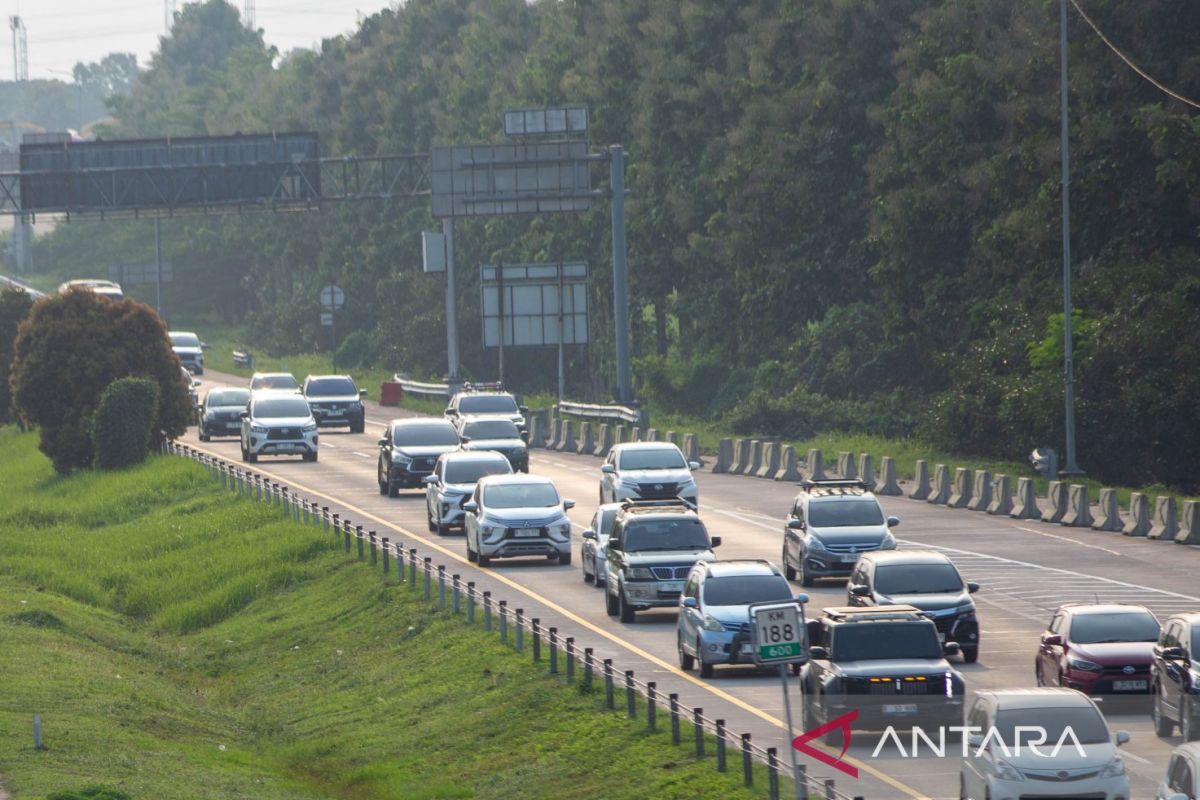 The Power That Pressurises Eid Homecoming Costs on the Trans-Java Toll Road