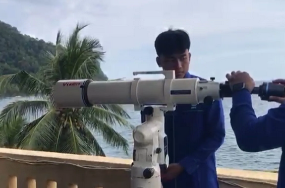 Elongation of the Crescent in Islamic Astronomy: Definition and Role in the Isbat Session