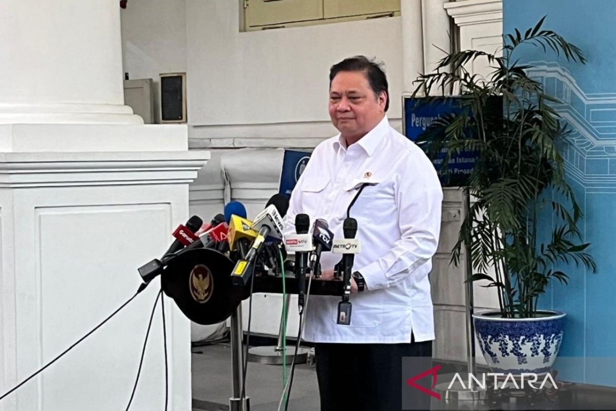 Prabowo urges acceleration of PLTD to PLTS conversion due to rising oil prices