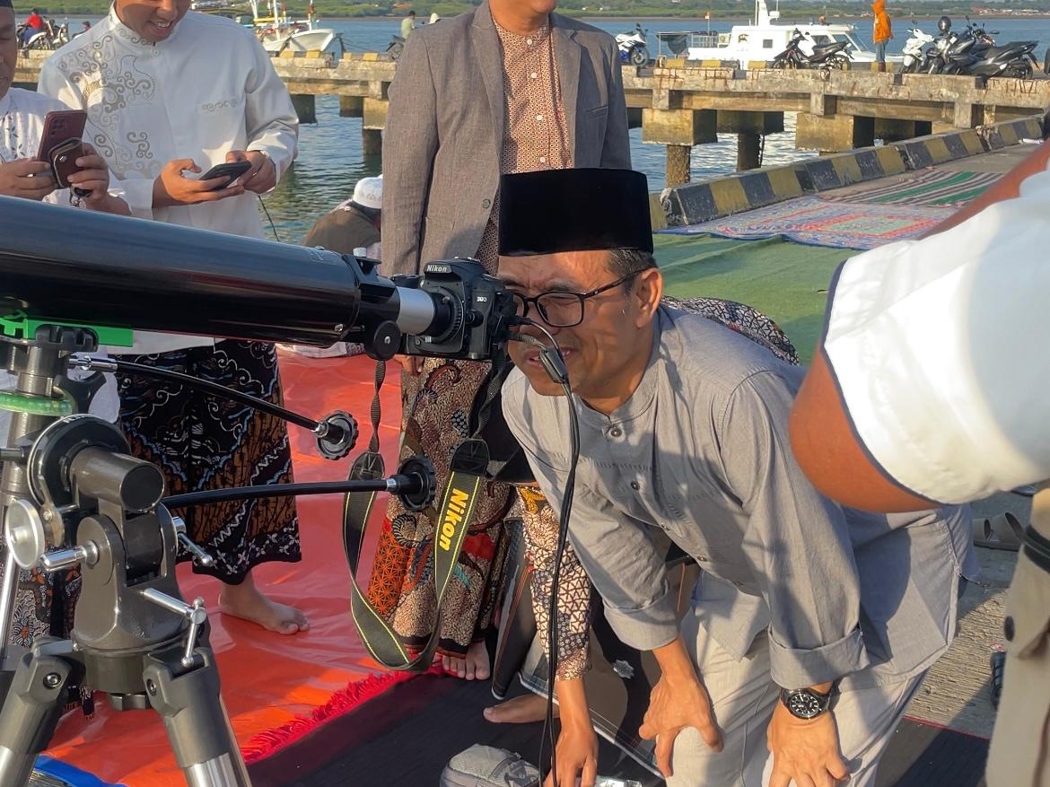 East Java Ministry of Religious Affairs Office Conducts Hilal Sighting at 28 Locations, Crescent Moon Not Yet Visible