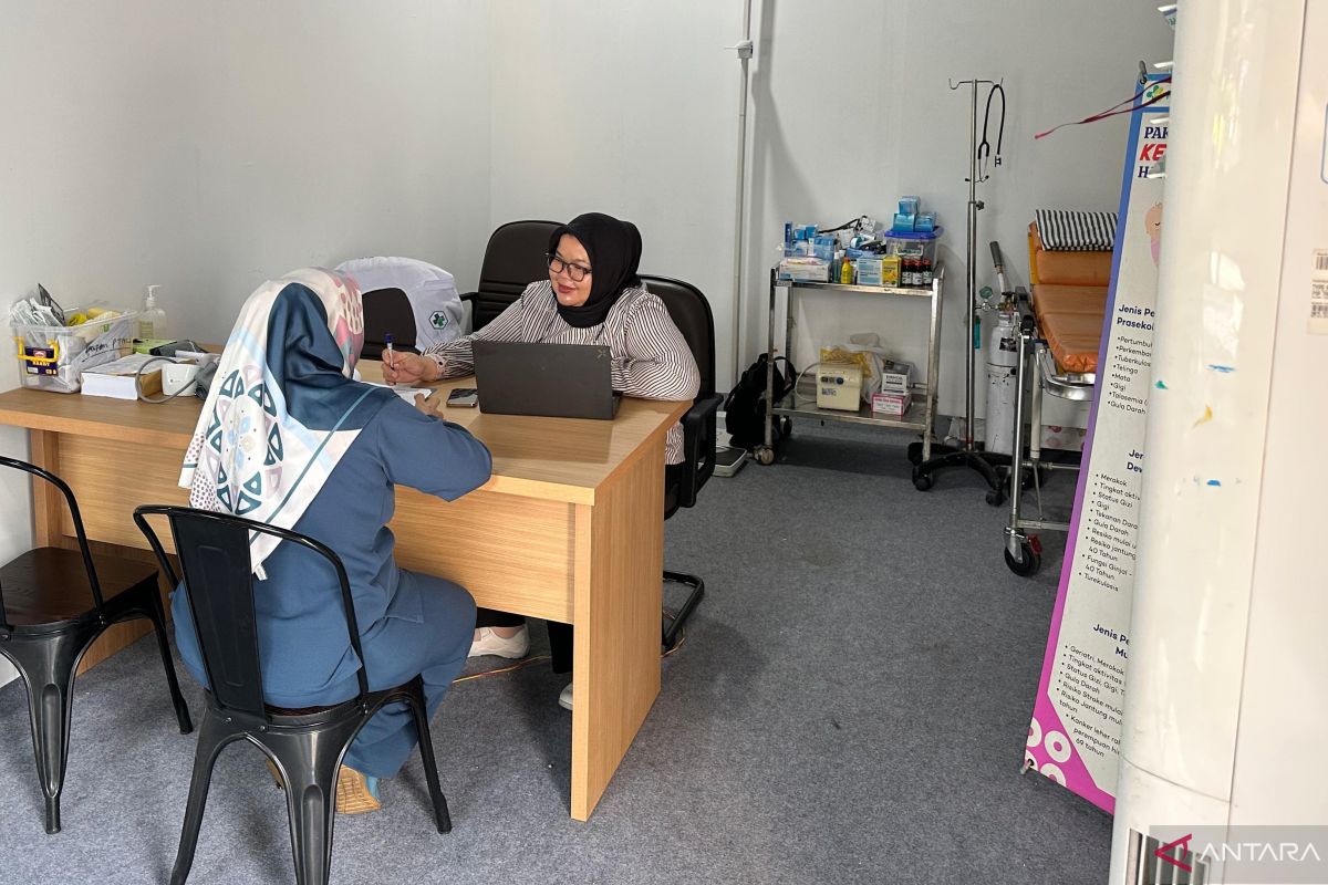 Bogor Police Traffic Unit Provides Health Facilities on Puncak Route