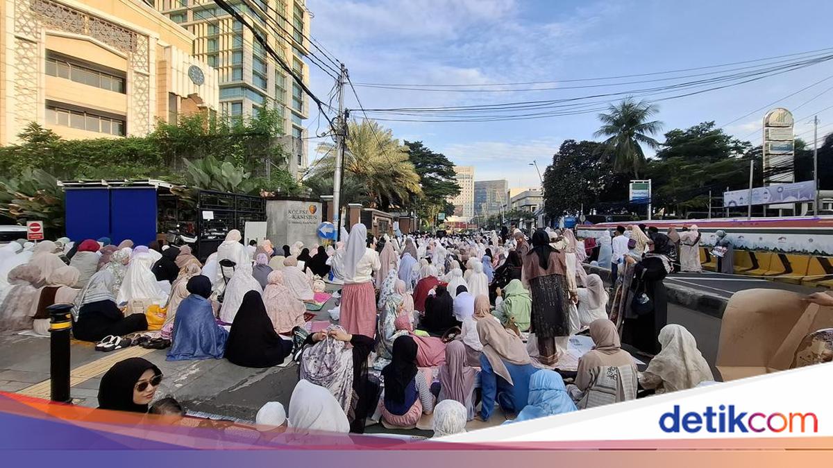 Celebrating Eid Today, Here's the Atmosphere of Eid Prayer at PP Muhammadiyah Office