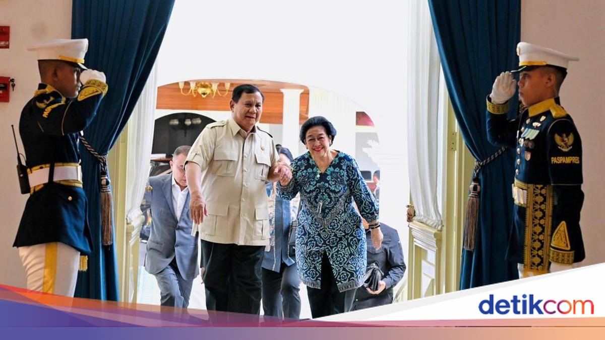 Prabowo and Megawati Hold Hands During Meeting at the Palace