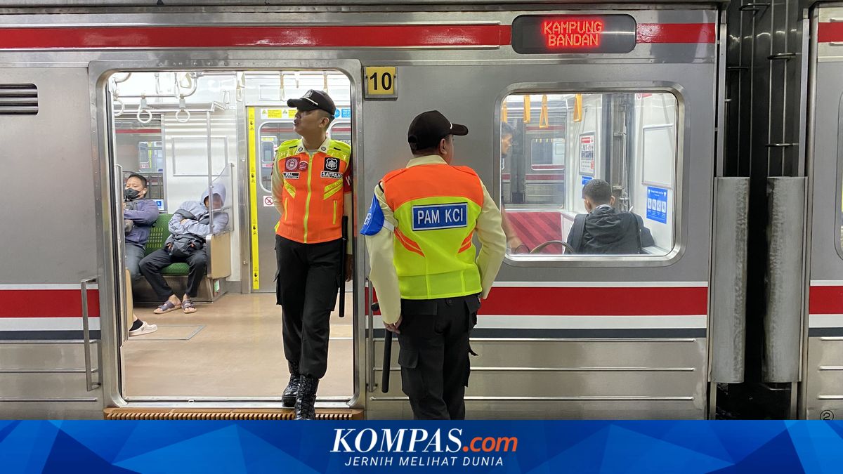 While Everyone Else Goes Home, They Remain on Duty at Manggarai Station