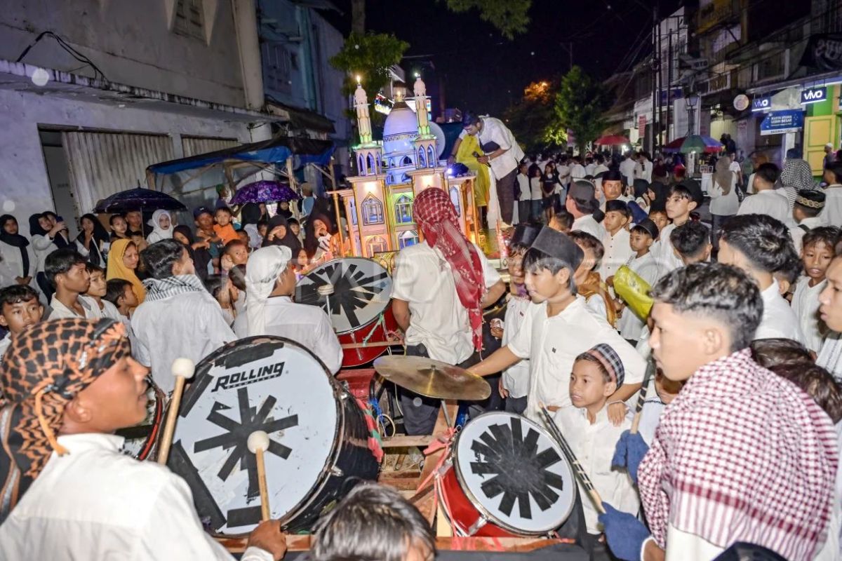 Takbir at the Silent Boundary