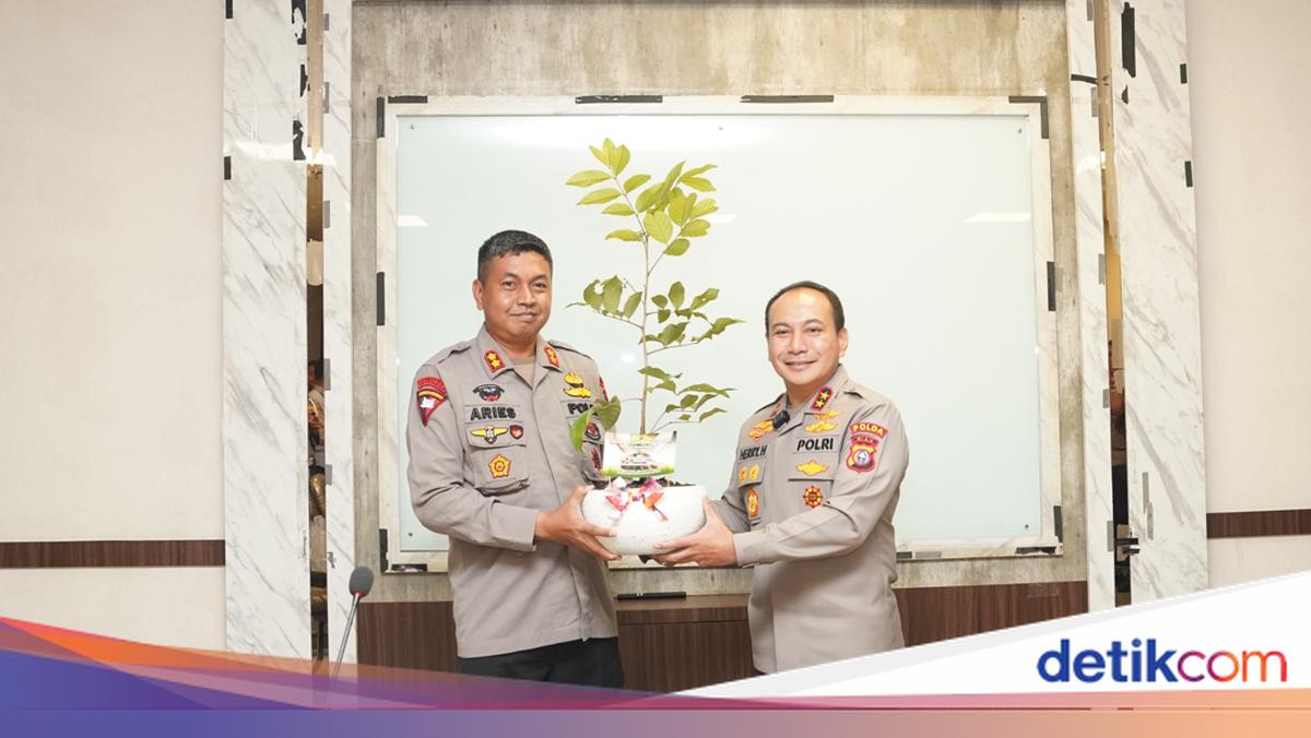 How Riau Police Chief Celebrates Eid: No Open House, Distributes Tree Seedlings