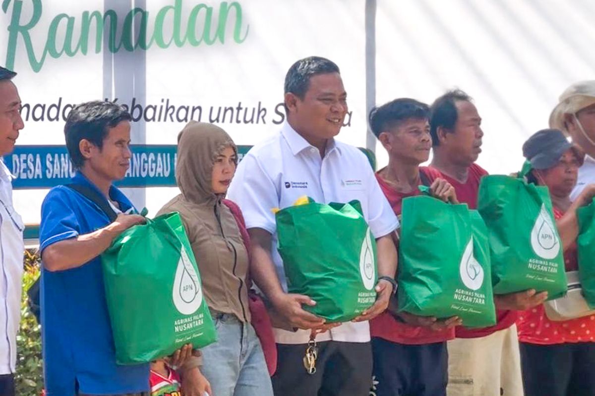Agrinas distributes thousands of subsidised basic food packages through People's Market
