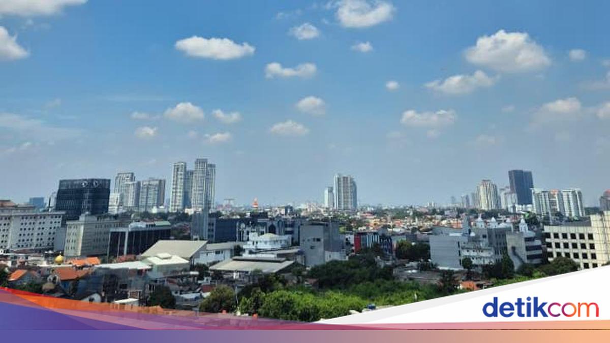 Jakarta's Blue Sky During Eid Holiday