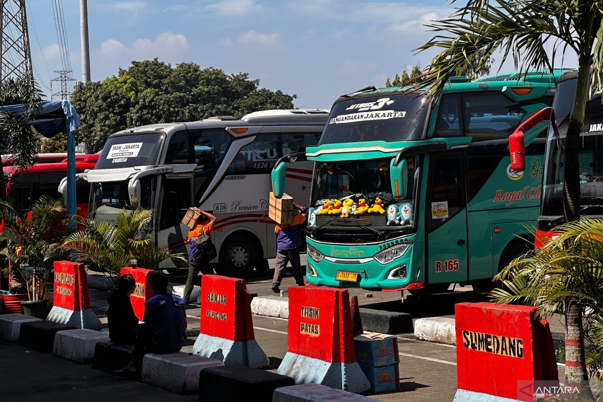 Kampung Rambutan Terminal Quiet on Eve of Eid, Dominated by Short-Distance Mudik Travellers