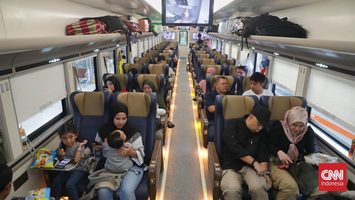 By Friday Morning, Gambir Station Records 17,231 Departing Homecomers