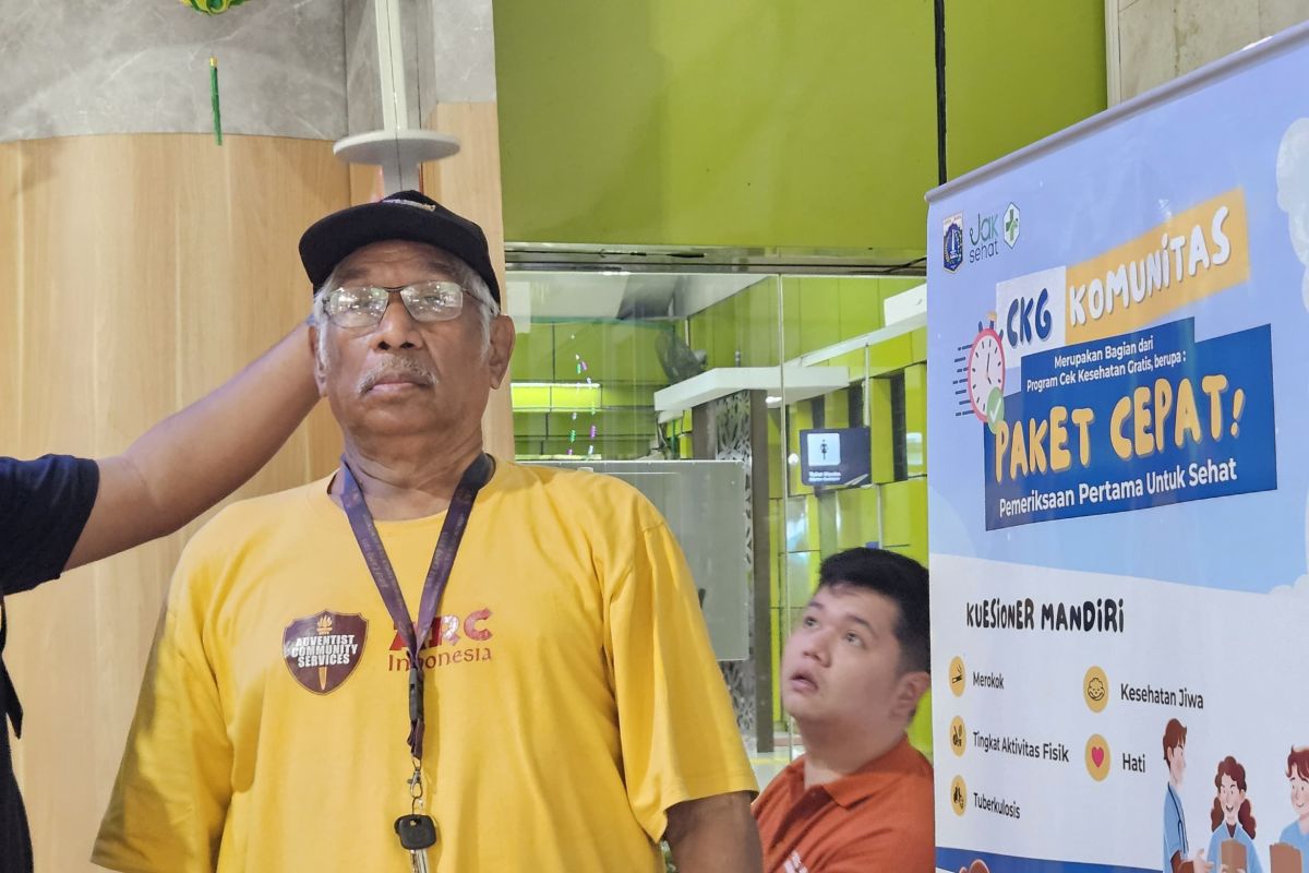 Gambir Station Workers Praise Free Health Checks for Maintaining Health During Eid Exodus Season