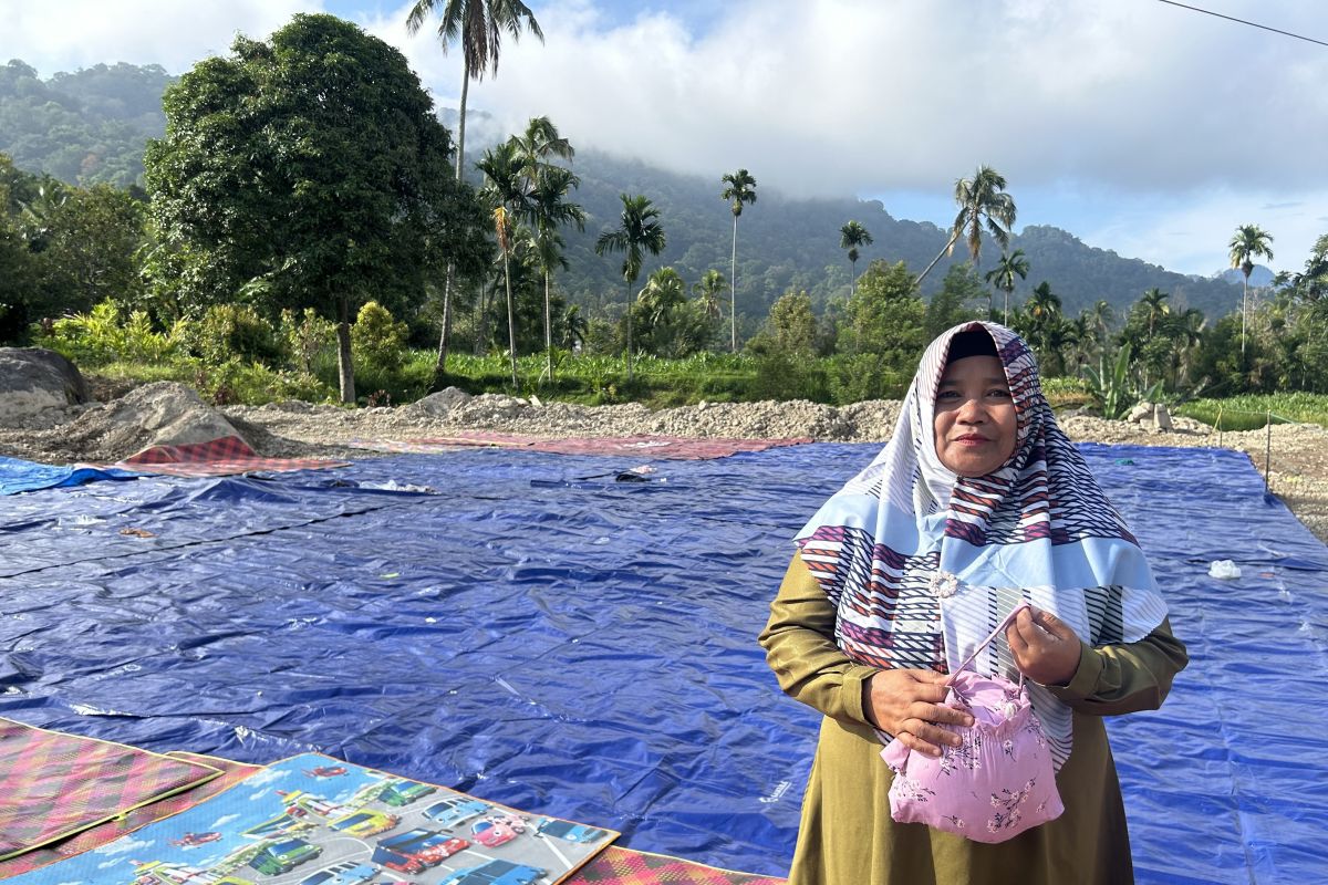 Residents in Agam Use Eid as Momentum to Rise from Post-Disaster