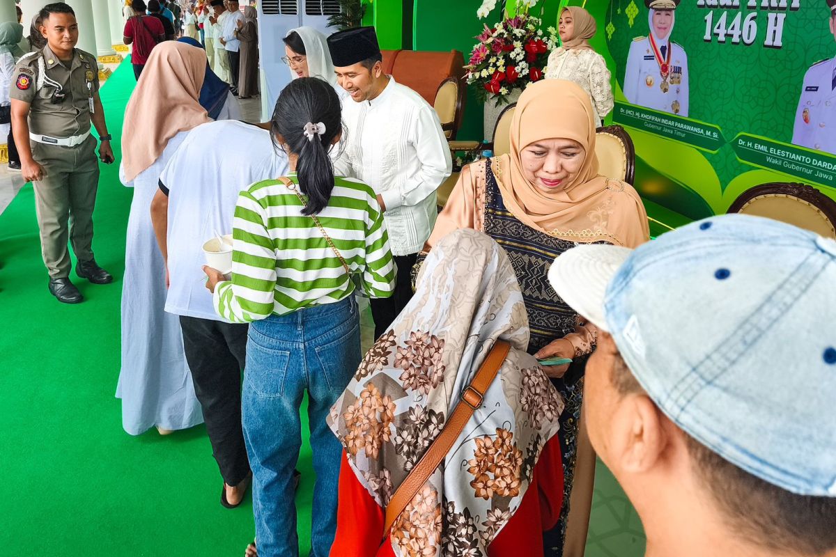 East Java Governor Invites Residents for 'Riyayan' Tradition at Grahadi and Jemursari