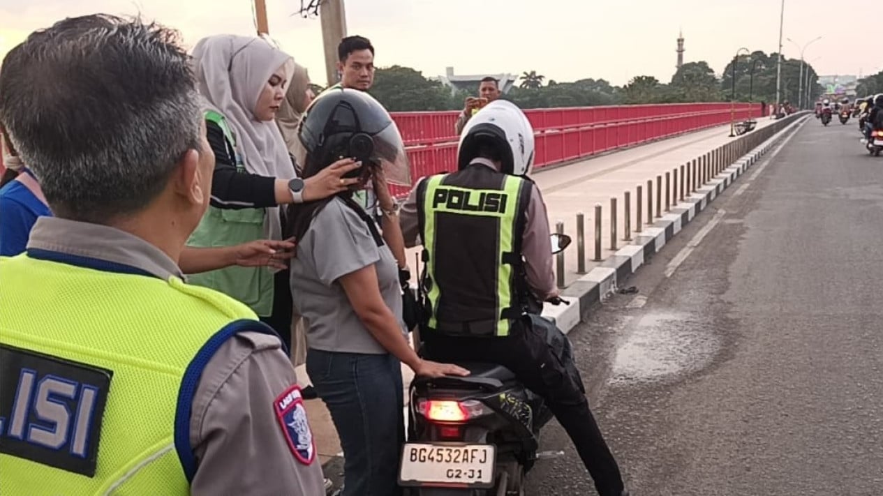 Heartwarming Story Behind the Swift Response of South Sumatra Police's 110 Service at Ampera Bridge