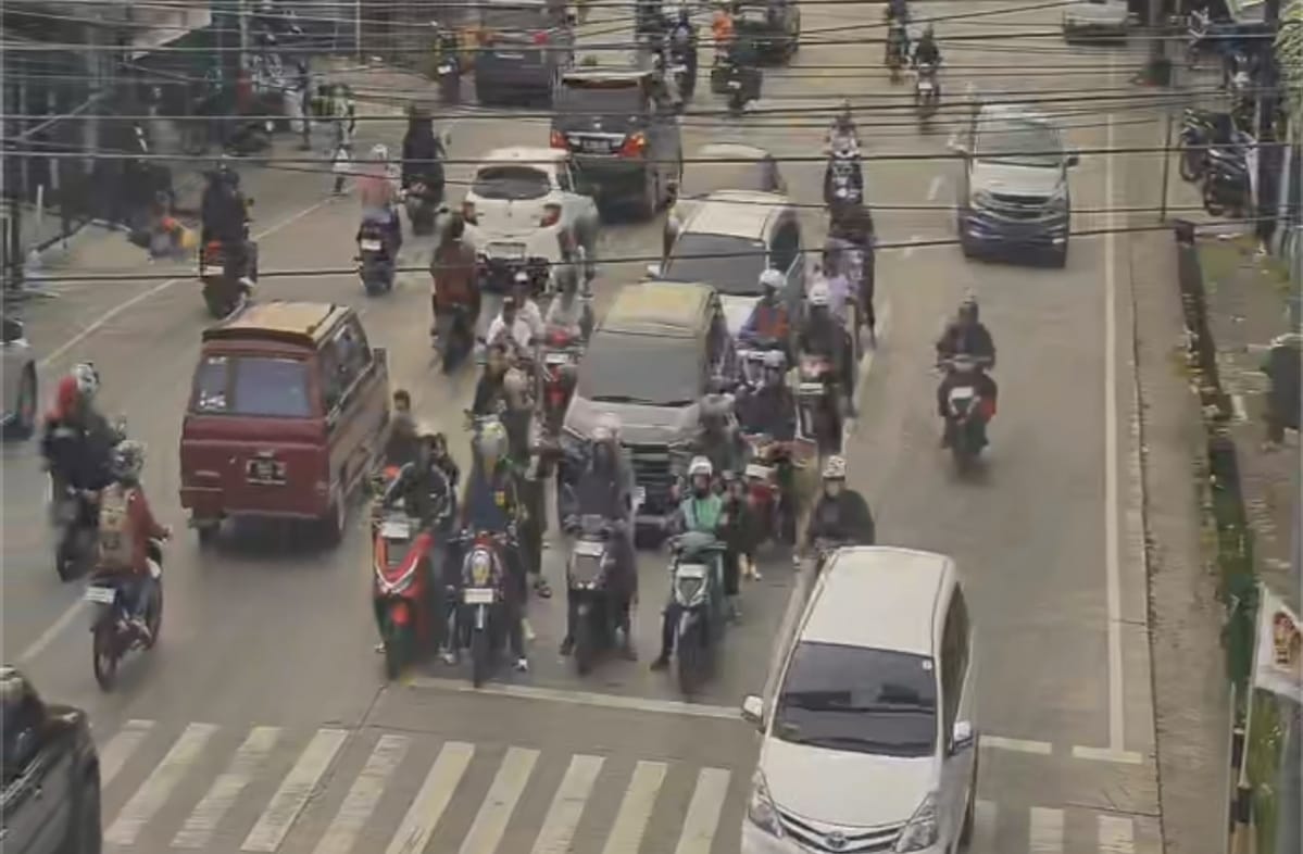 85,000 Vehicles Pass Through Ajibarang, a Crucial Crossing Point for Eid Travellers