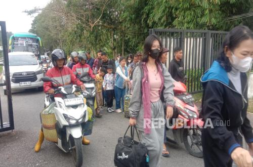 Thousands Cross Indonesia-Malaysia Border via Entikong Ahead of Eid