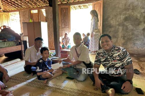 Gunungkidul Pasbata Assists Efendi and Encourages Him to Continue Schooling