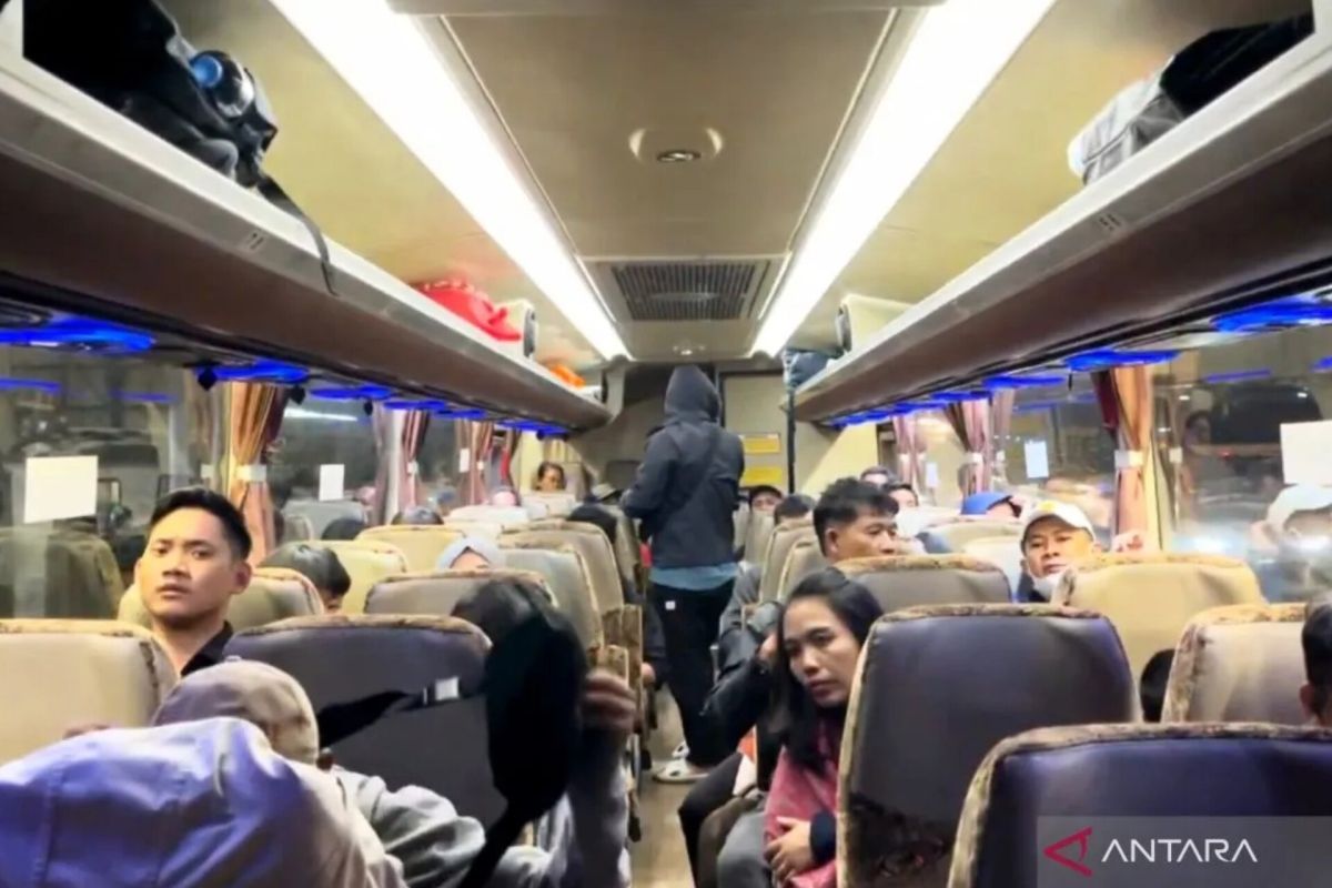 Number of Passengers at Lebak Bulus Terminal Reaches 6,265 People