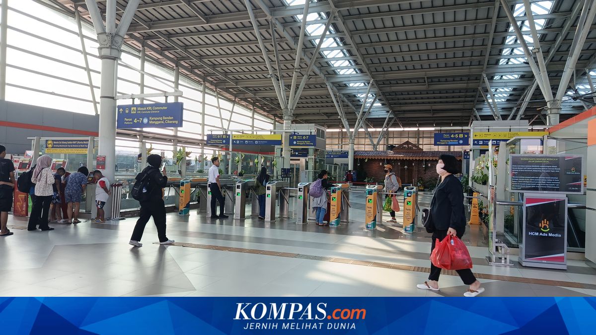 One Day Before Eid, KRL Ride from Bekasi to Jakarta Faster and Less Crowded