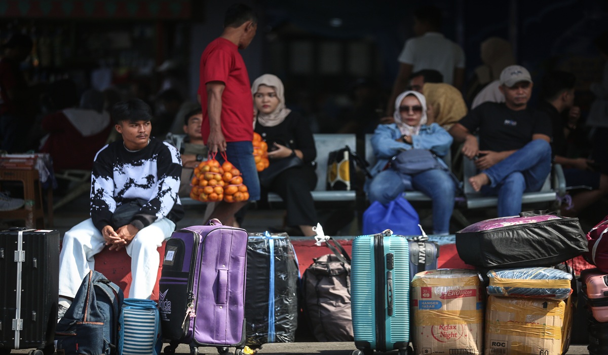 Visually Impaired Therapists Provide Free Relaxation Services at Kampung Rambutan Terminal