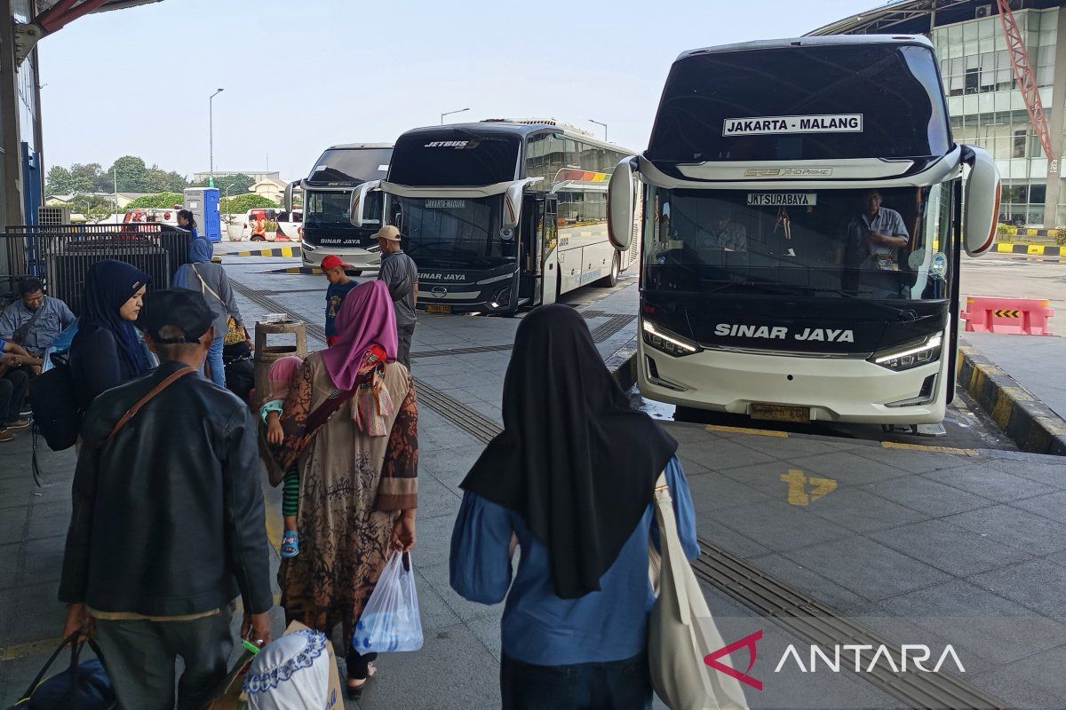 Bus ticket counters at Pulo Gebang Terminal begin closing on H-1 before Eid