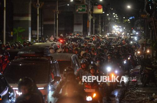 Traffic Corps Chief Admits Handling of This Year's Homecoming Traffic is Different