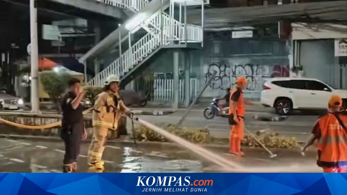 Ahead of Eid, Kampung Melayu Terminal Transformed into Id Prayer Site