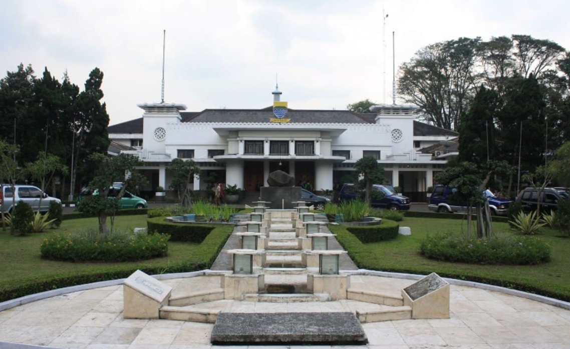 Bandung City Government Organises Eid Prayer at City Hall Plaza